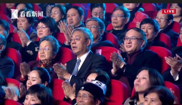 主持界泰斗叶惠贤力赞环球360未来艺术家刘明康：“很难相信，这么悠扬的琴声出自一位自闭症少年的手里！”