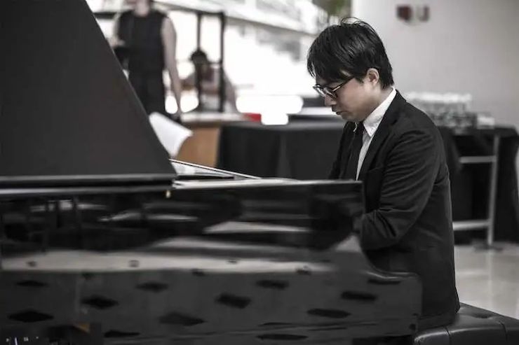 宋思衡的“宅抗疫” | 挑战主播、筹集口罩、闭关作曲，这位取消了20场演出的钢琴家原来这么忙！