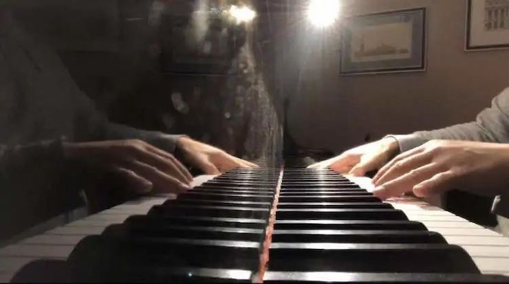 宋思衡的“宅抗疫” | 挑战主播、筹集口罩、闭关作曲，这位取消了20场演出的钢琴家原来这么忙！